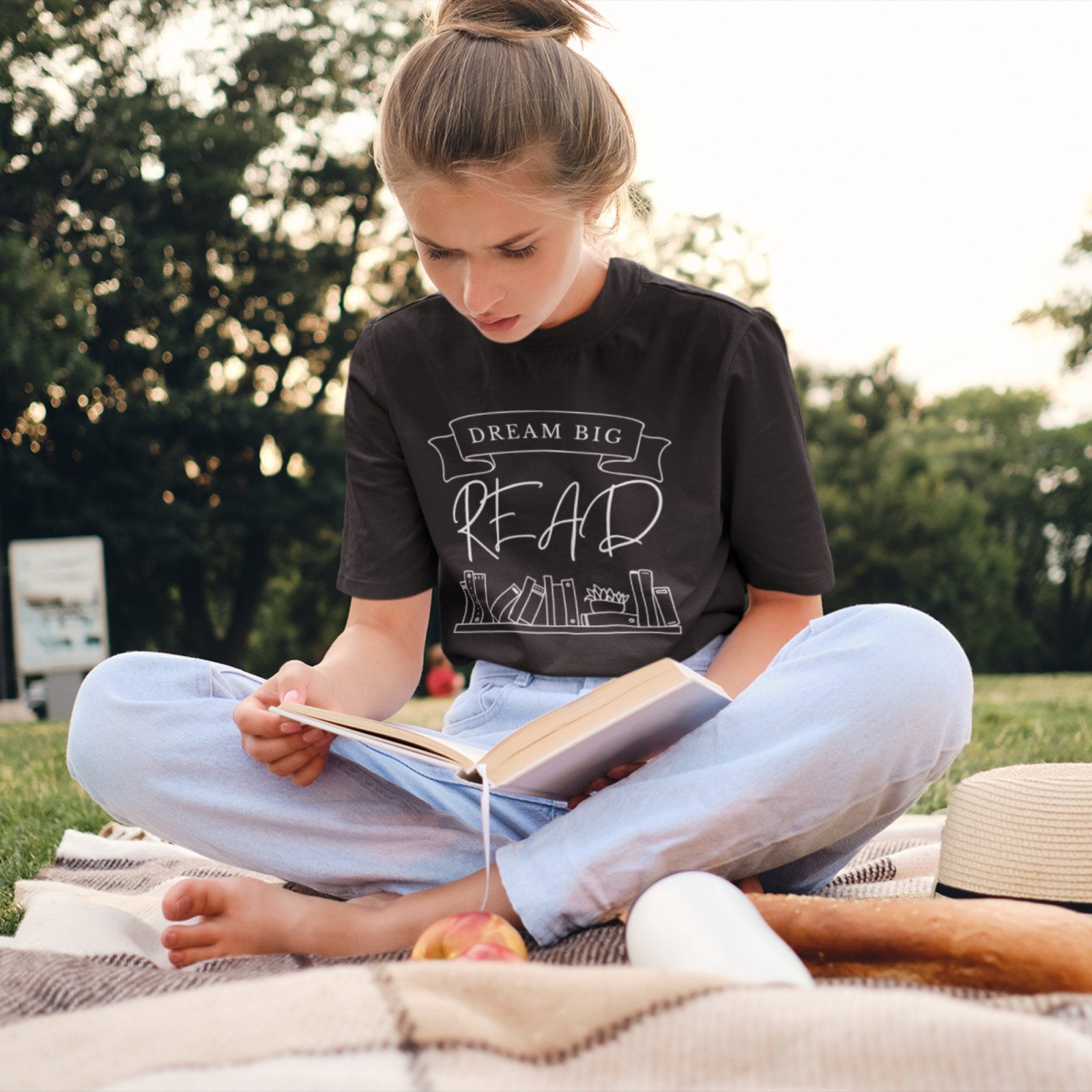 Dream Big Read | T-Shirt - BookishBliss 